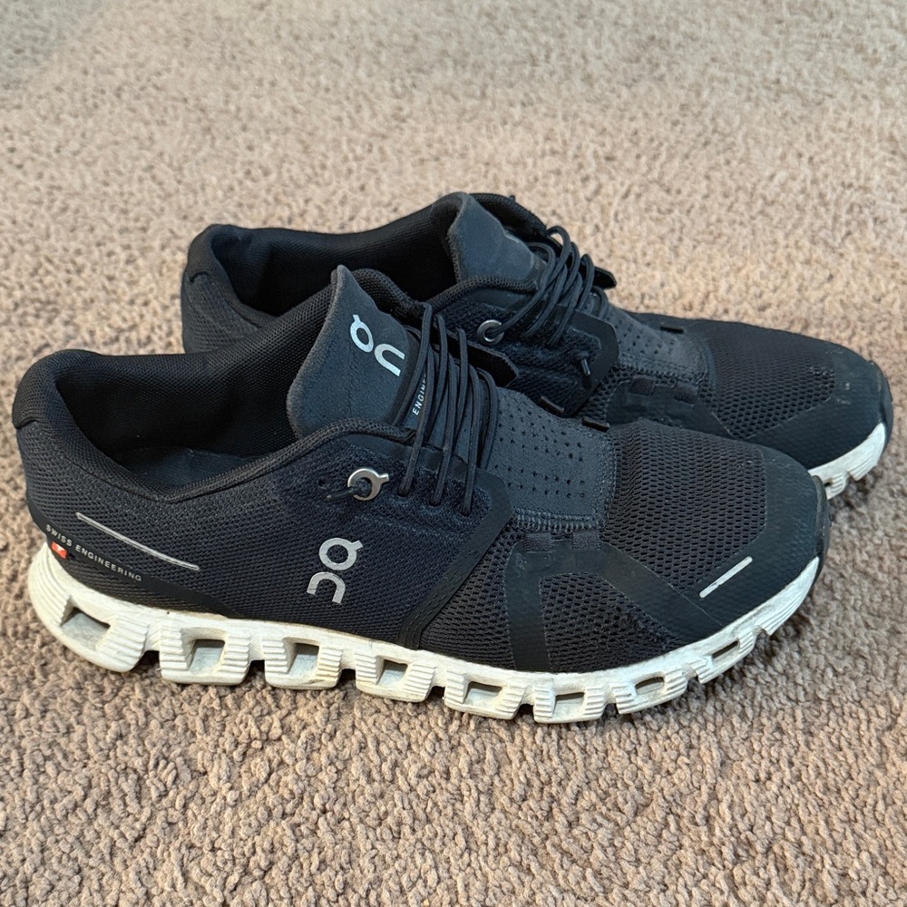 On cloud woman’s running Shoes